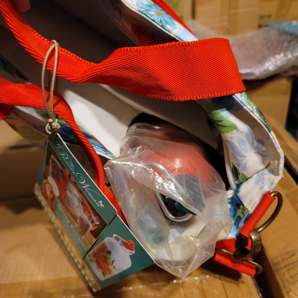 HTF Pioneer Woman Spring Bouquet lunch bag with water bottle - Picture 4 of 6